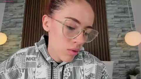 Snapshot of yulievans chatting on 10/13/25, 07:25 yulievans online show from 10/13/25, 07:25