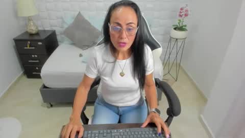 Y U L I T Z A online show from 11/19/25, 12:16