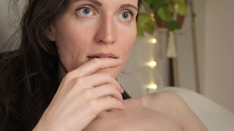 yulla dao online show from 02/04/25, 06:06