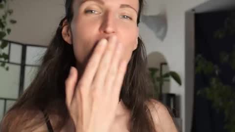 yulla dao online show from 10/12/25, 05:12