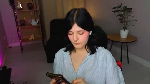 Yumi online show from 03/27/26, 08:26