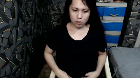 yumi online show from 10/13/25, 02:39