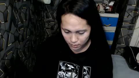 yumi online show from 11/23/25, 02:39