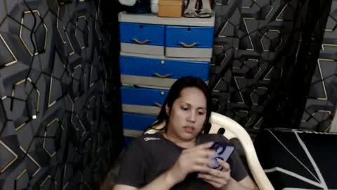 yumi online show from 04/27/26, 12:52