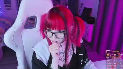 Yumi 3 online show from 11/16/25, 08:25