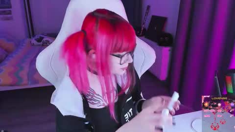 Yumi 3 online show from 11/25/25, 10:48