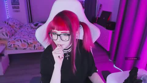 Yumi 3 online show from 12/22/25, 08:55