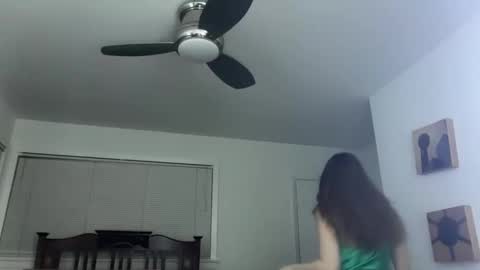 yumiandwolf online show from 02/11/26, 12:37