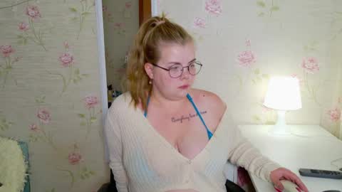 Snapshot of yumm_lolly chatting on 05/21/26, 06:26 Polly online show from 05/21/26, 06:26