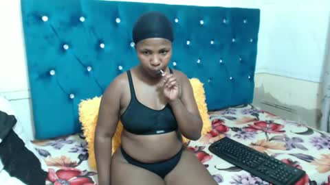 Snapshot of yummybumz chatting on 11/01/25, 08:00 yummybumz online show from 11/01/25, 08:00