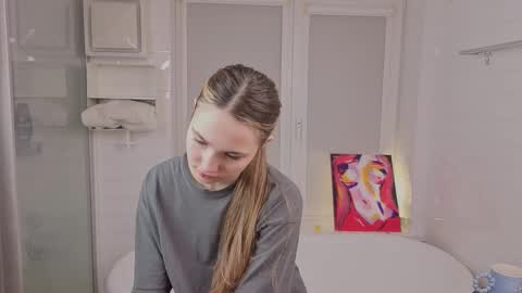 Snapshot of yummyemiily chatting on 02/15/26, 04:25 Emily online show from 02/15/26, 04:25