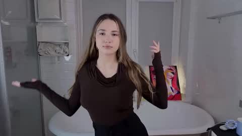 Snapshot of yummyemiily chatting on 03/02/26, 04:47 Emily online show from 03/02/26, 04:47