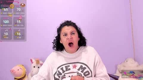 yunahott_ online show from 01/30/25, 06:03