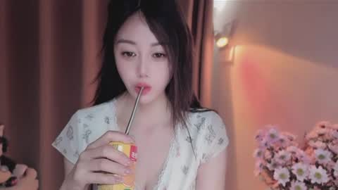 Snapshot of yuner0715 chatting on 06/11/26, 03:37 YunEr online show from 06/11/26, 03:37