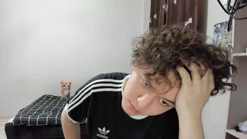 Snapshot of yung_skinny_boy chatting on 04/26/26, 07:17 Peter online show from 04/26/26, 07:17