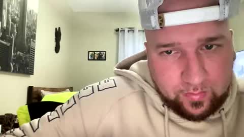 Snapshot of yungmugger47 chatting on 12/21/25, 10:28 yungmugger47 online show from 12/21/25, 10:28