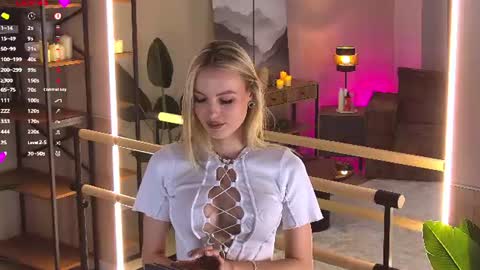 Tessa online show from 07/02/26, 06:25