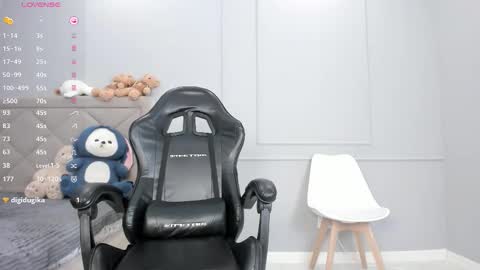 yunleah online show from 11/07/25, 01:22