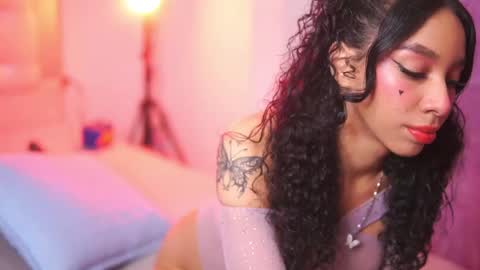 Yuyi Cam online show from 10/17/25, 01:53