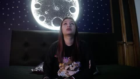 YUYIS online show from 12/22/25, 11:51