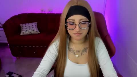 Snapshot of yuyu_m chatting on 11/25/25, 03:34 Yuyu online show from 11/25/25, 03:34