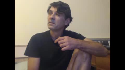 yvesstorm5 online show from 01/04/25, 07:44