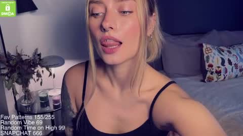 The Queen Bitch of the United Kingdom online show from 02/20/25, 07:34