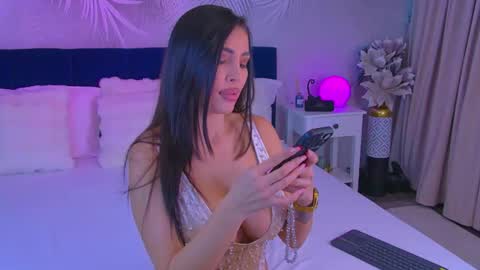 Laura online show from 10/29/25, 07:10