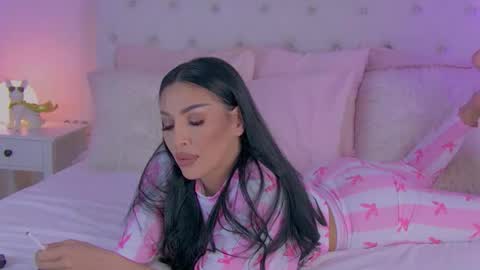 Laura online show from 04/07/26, 07:09