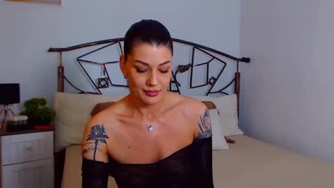 I V Y   online show from 02/27/25, 09:14