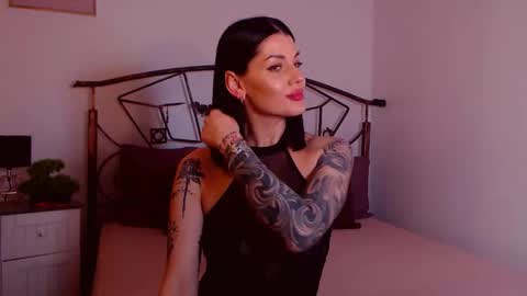 I V Y   online show from 01/09/26, 08:54