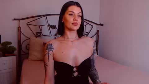 I V Y   online show from 02/05/26, 09:41