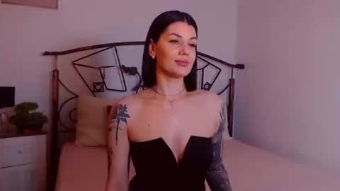 I V Y   online show from 02/06/26, 09:40