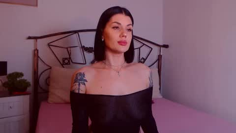 I V Y   online show from 02/09/26, 08:35