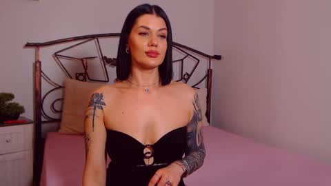 I V Y   online show from 03/02/26, 09:43