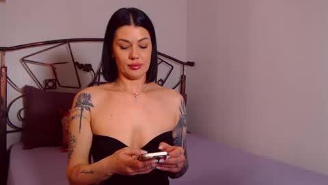 I V Y   online show from 04/02/26, 07:55