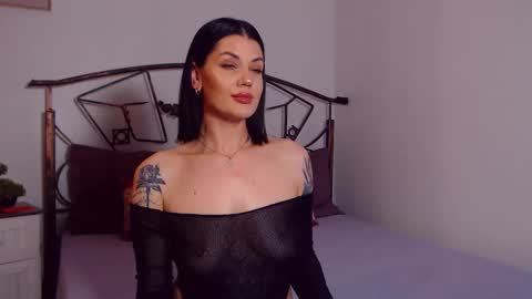 Snapshot of yvonneeverlee chatting on 05/16/26, 07:56 I V Y online show from 05/16/26, 07:56