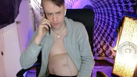 Snapshot of yyscript chatting on 11/17/25, 01:39 online show from 11/17/25, 01:39