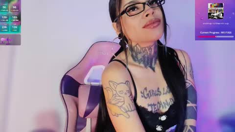 Snapshot of z_e_t_h_a chatting on 09/30/25, 05:01 tazzie online show from 09/30/25, 05:01