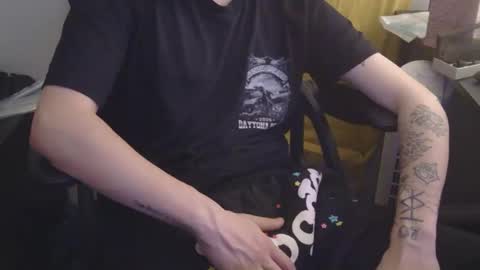 Snapshot of zachmcw25 chatting on 04/18/26, 02:37 zachmcw25 online show from 04/18/26, 02:37