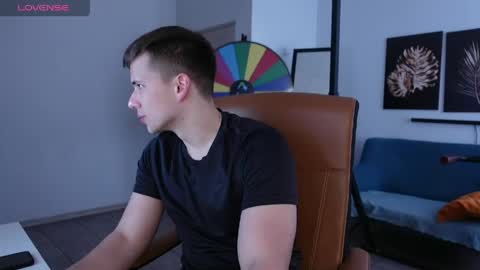 ZACK GILLIAN online show from 05/26/26, 04:47