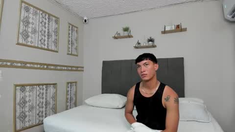 Snapshot of zack_horny19 chatting on 11/24/25, 12:16 Zack online show from 11/24/25, 12:16