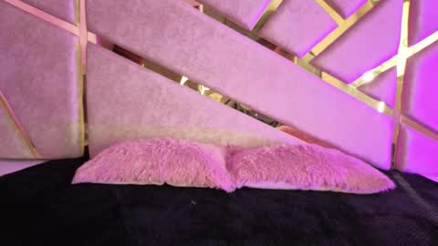 Claire  online show from 11/21/25, 04:49