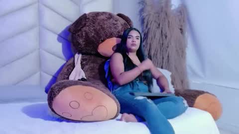 zahara_2005 online show from 01/19/26, 12:31