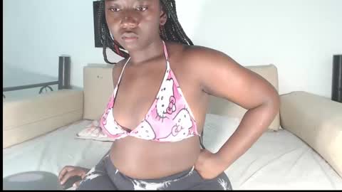 Snapshot of zahhysims chatting on 01/16/25, 10:42 zahhy online show from 01/16/25, 10:42