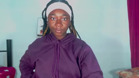 Snapshot of zahhysims chatting on 02/24/25, 10:37 zahhy online show from 02/24/25, 10:37