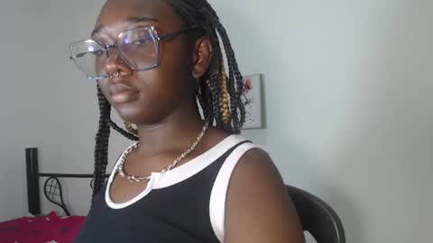 Snapshot of zahhysims chatting on 02/25/25, 02:11 zahhy online show from 02/25/25, 02:11