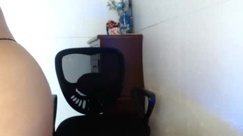 Snapshot of zahi_willx chatting on 05/26/26, 04:25 Zahi ... wants to play with everyone...yessss online show from 05/26/26, 04:25
