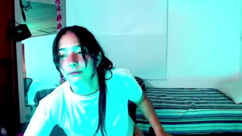 Snapshot of zainasiddiqui chatting on 10/27/25, 01:48 Zaina online show from 10/27/25, 01:48