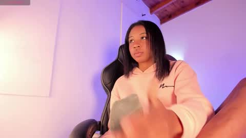 Snapshot of zairarose25 chatting on 11/27/25, 03:03 Zaira online show from 11/27/25, 03:03